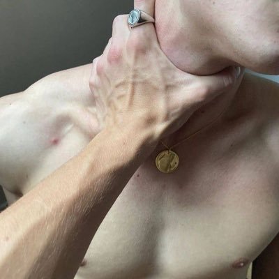 maitre_ludo's profile picture. Maître Ludo : Venez insulter et humilier mes chiennes. 
Traîter les comme les putes quelle Sont. 
Ps: c'est mes soumis, il m'appartienne, il sont ma propriété