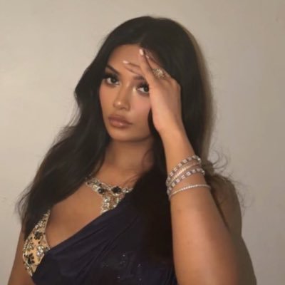 femininaura's profile picture. 