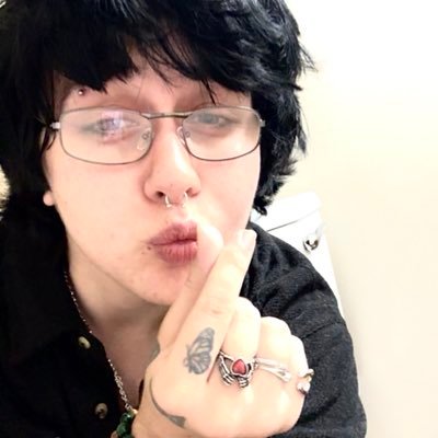 micasoft365's profile picture. stupid and lowkey gay too | he/him 22.