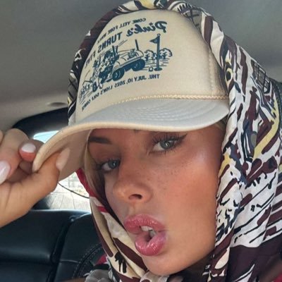 Corinna735244's profile picture. 