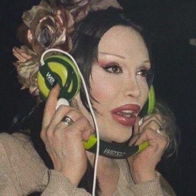 tomtomtheme's profile picture. @ROBINSONSQUANGO⠀⠀ ⠀⠀ ୬ ⠀⠀˒⠀⠀ Living close to the bone ⠀⠀