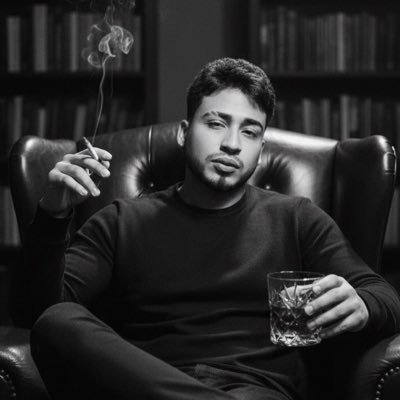 sadeath593's profile picture. "𝕴 𝖆𝖒 𝖞𝖔𝖚𝖗 𝕾𝖆𝖓𝖙𝖆 𝕮𝖑𝖆𝖚𝖘 𝖎𝖓 𝖞𝖔𝖚𝖗 𝕮𝖍𝖗𝖎𝖘𝖙𝖒𝖆𝖘 𝖘𝖙𝖔𝖗𝖞."🍷😈🎅🏻🔥