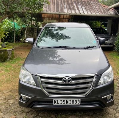 manaluvett71681's profile picture. 