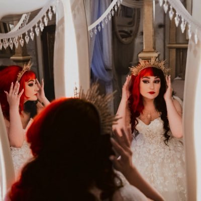 protectcastiel's profile picture. big fan of many things 🥀 he/they🍷25 🎱