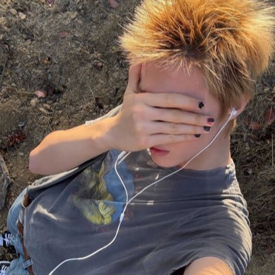 slide2mee's profile picture. #윤호 : 暗転しても I'm just me . . ⋆☾⋆⁺₊✧