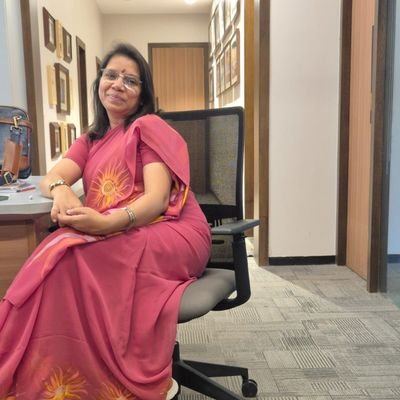 ShivaniKhare31's profile picture. Founder of the podcast: backtobookswithshivanikhare,
Senior Editor, Manjul Pub.
Editorial, Ex Penguin Swadesh,
शब्दों की दुनिया से नाता ढाई दशकों से भी पुराना
