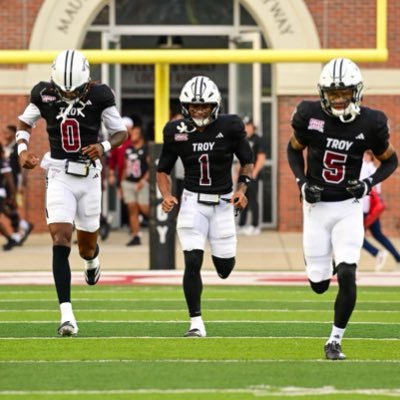 lov3tt1's profile picture. † | RB @TroyTrojansFB | The World Is Yours➶✧ | #stayfly