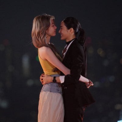 Jenyaxa's profile picture. 🇵🇷🏳️‍🌈 💜 JKR. Chronically online old latina lesbian. Mama Bear for LingOrm. I support all GL. 🎮