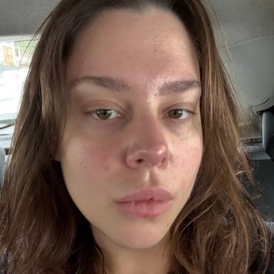 rafavdenegri's profile picture. Rafaela. Jornalista, MA em Desenvolvimento Internacional com ênfase em violência estrutural, antifa, entusiasta do Sul Global e sommelier de guaraná