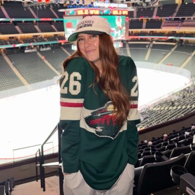 marissavoss's profile picture. 📍Minnesota || always yapping about sports 🗣️ || ORORO Heated Apparel ambassador || probably at a sports game