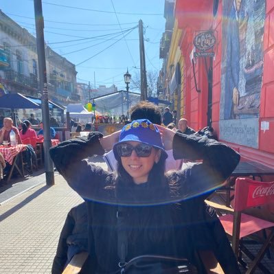 mIragonese's profile picture. con los ojos achinados, la sonrisa desplegada