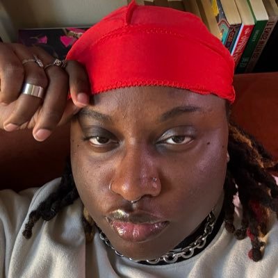 saturnevonne's profile picture. just here to giggle fr. they/them. 28.
