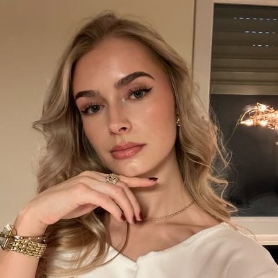 Rose78910111213's profile picture. No matter how hard life is, don't forget to give yourself a smile every morning😊🚫robot🚫pornography