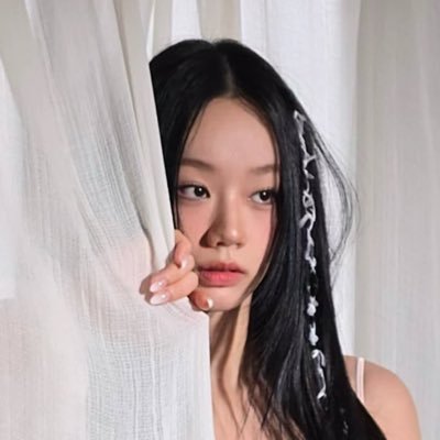 unhingedlilie's profile picture. 💛LALISA 🩵HYERI 🍒 SUBIN 🖤🐱