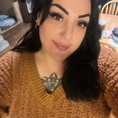 cutetrainersuzy's profile picture. ♡ 30 • lewd wife • unholy ♡