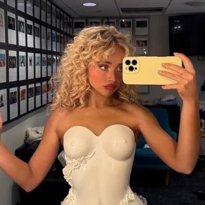 sabrinabedchem's profile picture. sabrina carpenter e vasco da gama e novelas.