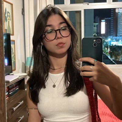 mwrinaaz's profile picture. a existência precede a essência :):
