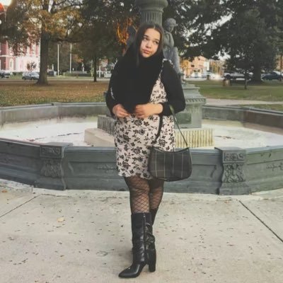 gabriiellefike's profile picture. 23 | artist 🧚🏽‍♀️🩷🫧🕷️🕸️