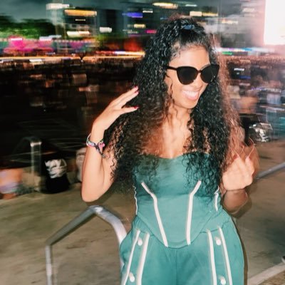 janelleyy_'s profile picture. That’s all I do, is dream. All the time. 🇯🇲🇹🇹 【=◈︿◈=】