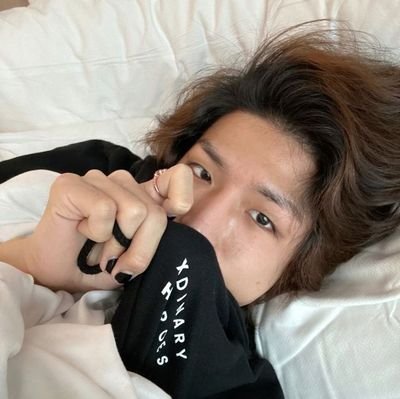 fishxhdinary's profile picture. she/they 19