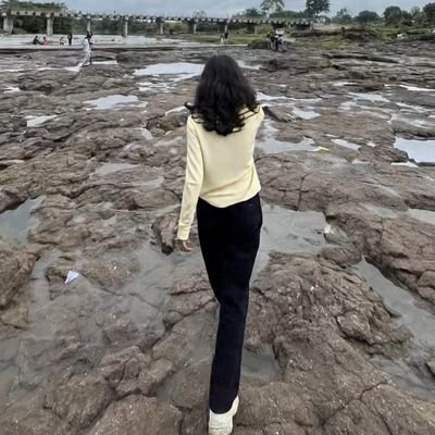 _Riyatwt's profile picture. just surviving