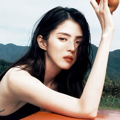 enroselle's profile picture. IMAGINARY. Her smile is like summer moonlight—beautiful and magical, with a fire that could melt the night.