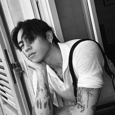 nauticaletters's profile picture. 𝗂. 구절  ── 부드. 
Everything about you is the recitation of a poem, your opinion, even in your thoughts, is a bright star that guides me.