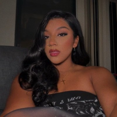 Ambearloveschu's profile picture. 🩺🏥💉;🌅☁️🕊️