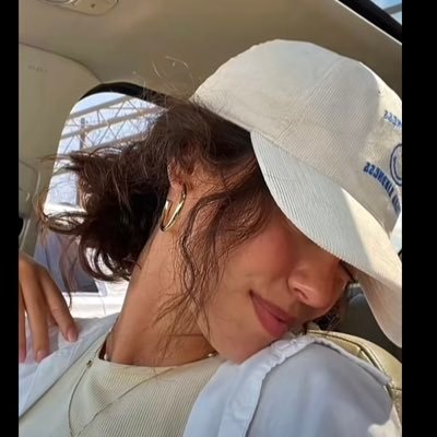 Soft_Angel24's profile picture. 𝐉𝐮𝐬𝐭 𝐚 𝐠𝐢𝐫𝐥 𝐰𝐢𝐭𝐡 𝐪𝐮𝐞𝐬𝐭𝐢𝐨𝐧𝐬 ⬌ 𝐜𝐡𝐚𝐬𝐢𝐧𝐠 𝐚𝐧𝐬𝐰𝐞𝐫 𝐨𝐧-𝐜𝐡𝐚𝐢𝐧