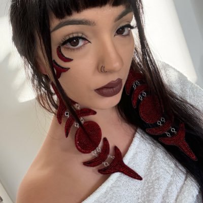 𝖇𝖊𝖆𝖉𝖎𝖓𝖌 𝖍𝖊𝖆𝖗𝖙𝖘 Profile