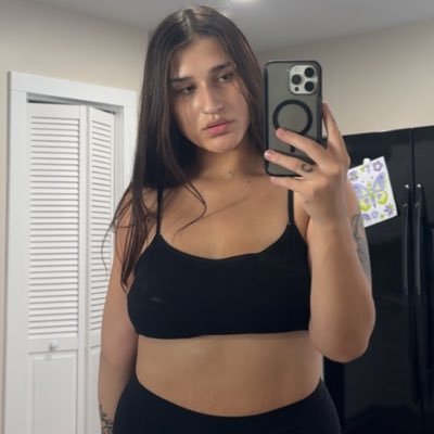 thisissnix's profile picture. main @snniixx