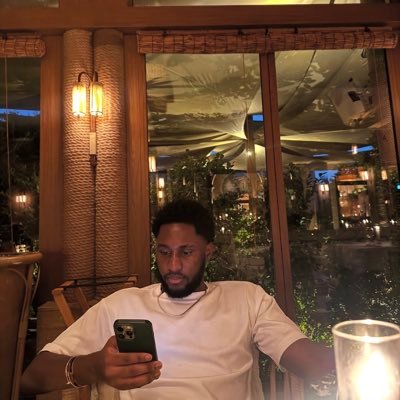 nealkay24's profile picture. I tweet, disappear, then tweet again