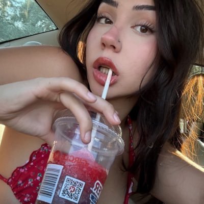 spendit4ky's profile picture. the cutest wallet drainer on twitter ^_^💰warning: you will enter a state of hypnosis after finding my account ˚ʚ♡ɞ˚ pay me to speak ↓