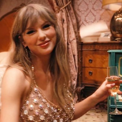 stupiddrugsonme's profile picture. long story short i survived.