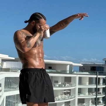 LyfesArrival's profile picture. 🙂‍↕️🙂‍↕️