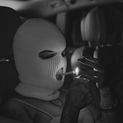 genesisAng20's profile picture. menos amor, más dinero. @_