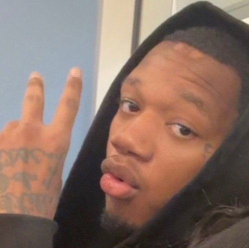 Keishawnvycx's profile picture. I love the gym and music. im 28! living all my life with everyone, but still by myself.