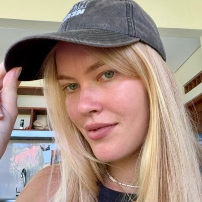 floorniemans's profile picture. Making videos go viral for
• @PandaExtractApp

20M+ views on TikTok and Instagram 🔥