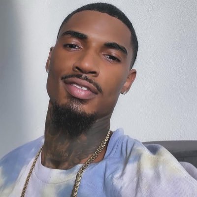 itsmypresence's profile picture. MAIN CHARACTER / EZDOESIT / STRAIGHT