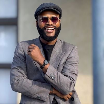 Miahsmoloto's profile picture. Multifaceted creative