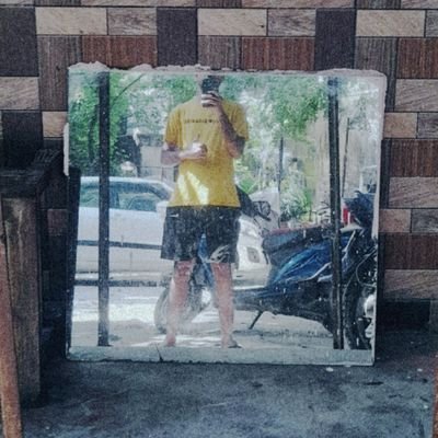 rozitenv's profile picture. 23 SWE Trying to debug both code and life
