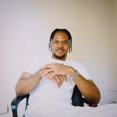 kelechisp's profile picture. 22 | took one app to $800K solo, had another acquired. launching sumn new