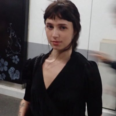 cwmelazul's profile picture. she/her