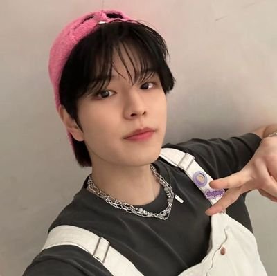yoongnab's profile picture. eu e o seungmin ouvindo in my head
