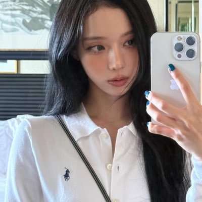 lollvv97's profile picture. 