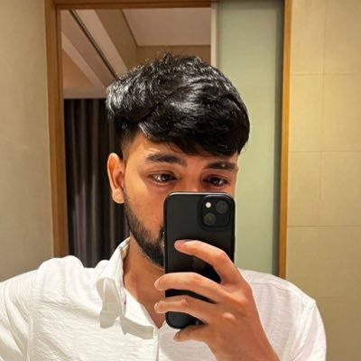 sumitsaurabh927's profile picture. Full Stack dev | Learn what $10k courses don't teach | Senior DevRel @lingodotdev | Public Speaker | Daily Threads on Javascript, React, Open Source & Web Dev