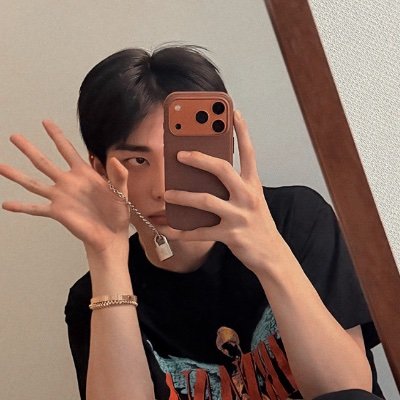 holyl4nd_'s profile picture. books, coffee & lots of love for skz & itzy ˖ ◜ ♩ ♡!!