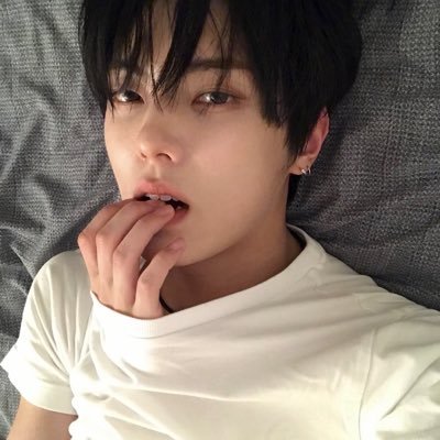 aaaxxx124's profile picture. 정지시키면죽여버린다진짜로