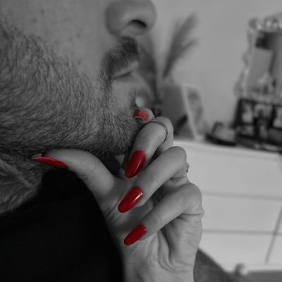 Tweets_NY's profile picture. She just smiles bcos she knows the world will never really understand her, but she doesn't mind bcos it doesn't matter bcos she's happy #ME