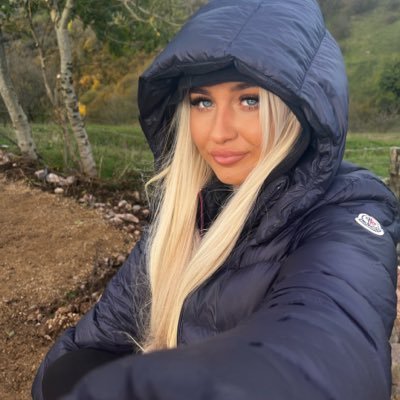 fohxlhy's profile picture. more unstable than a 3 legged chair x